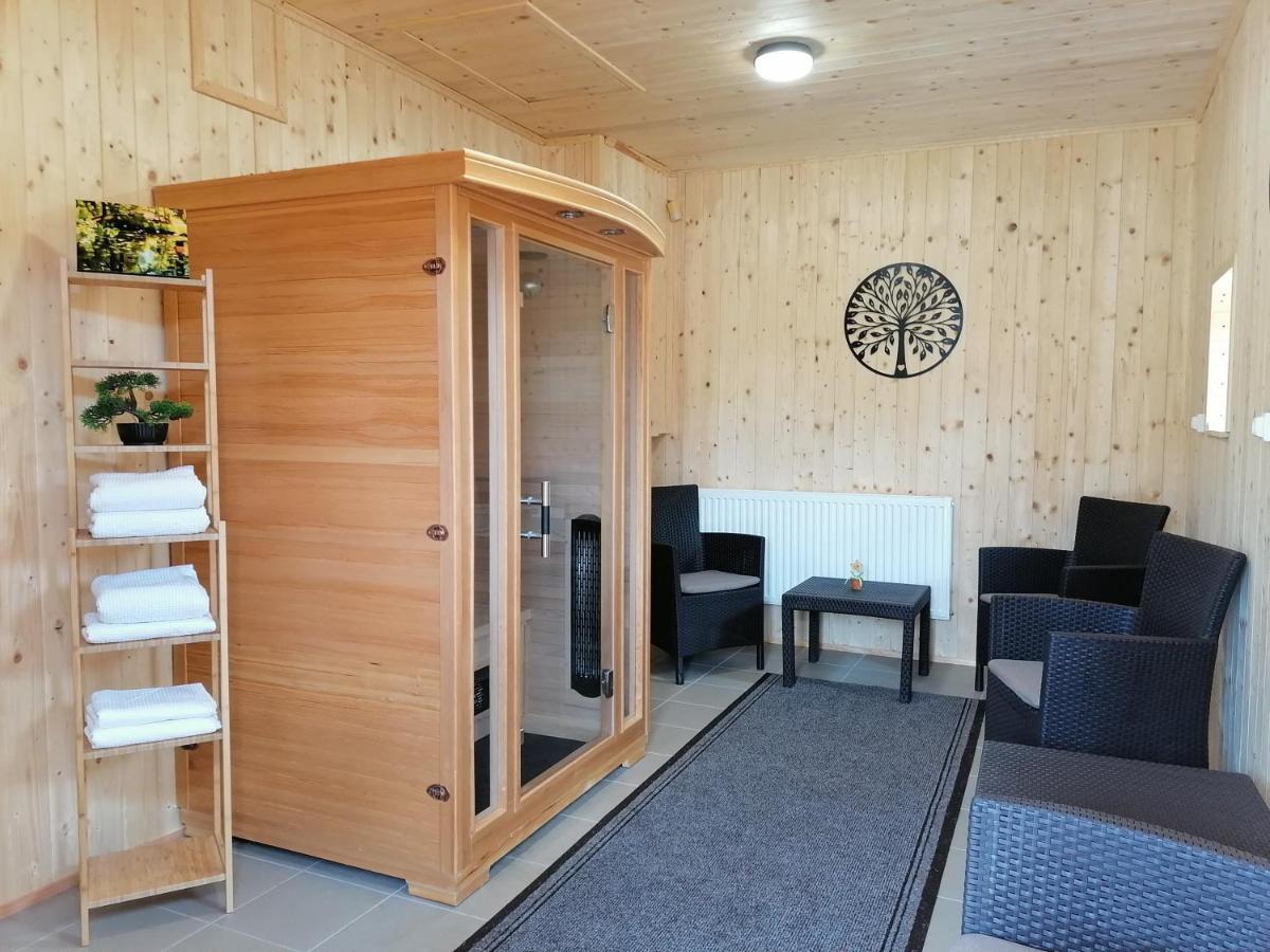 8888 Apartmanhaz Lispeszentadorján Exteriör bild