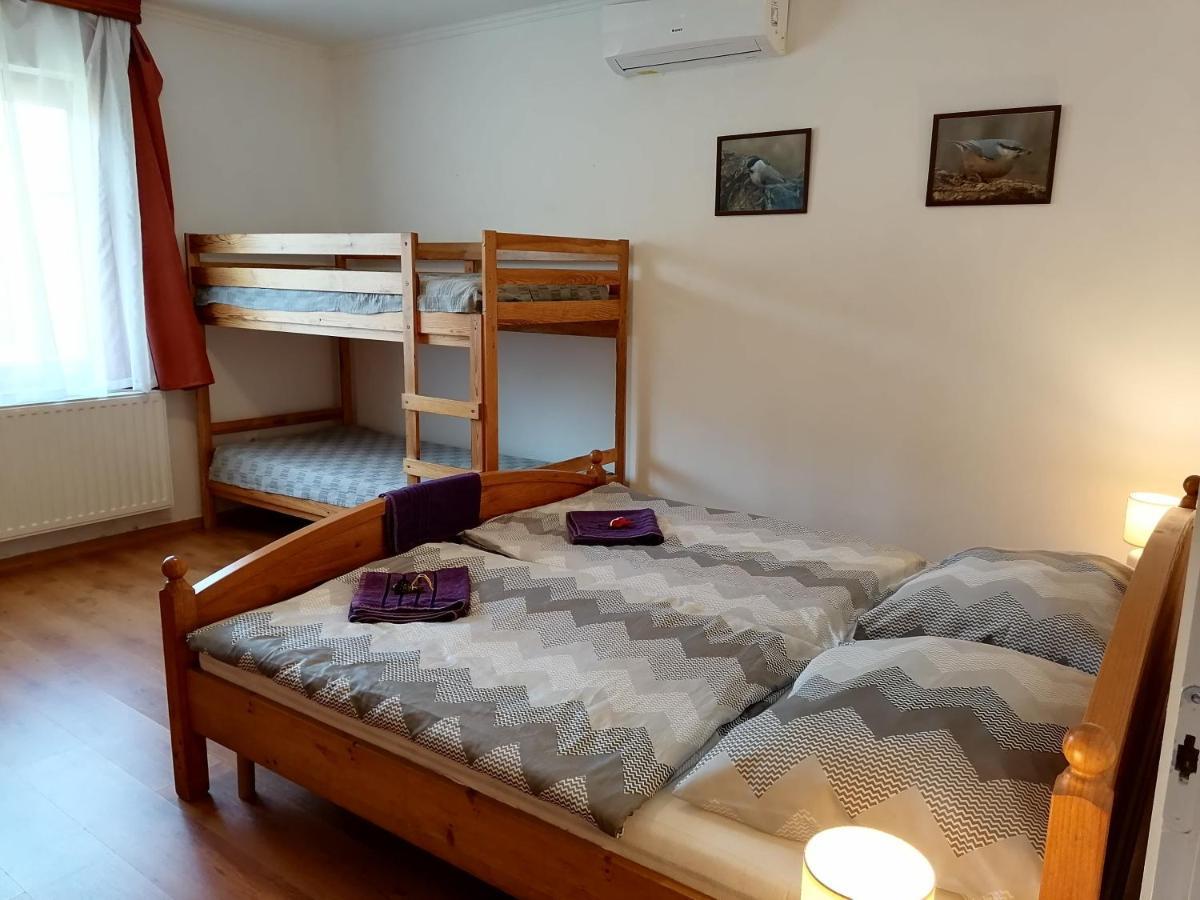 8888 Apartmanhaz Lispeszentadorján Exteriör bild