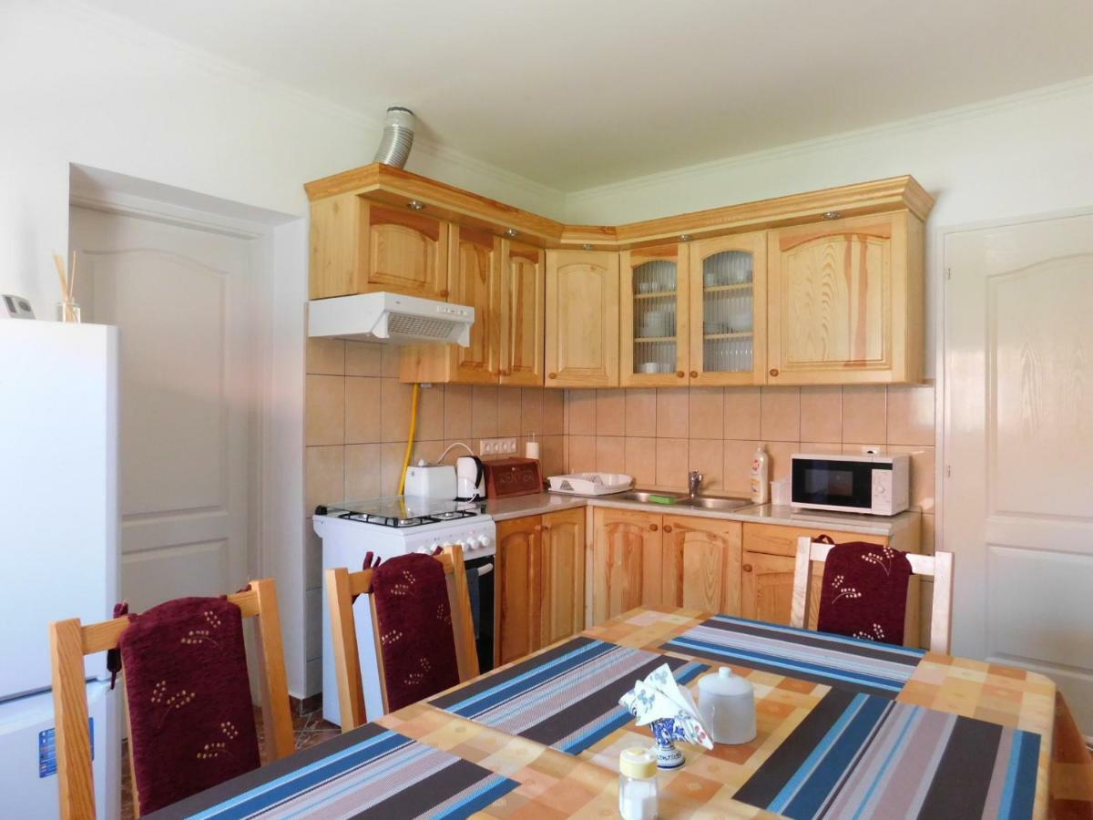 8888 Apartmanhaz Lispeszentadorján Exteriör bild
