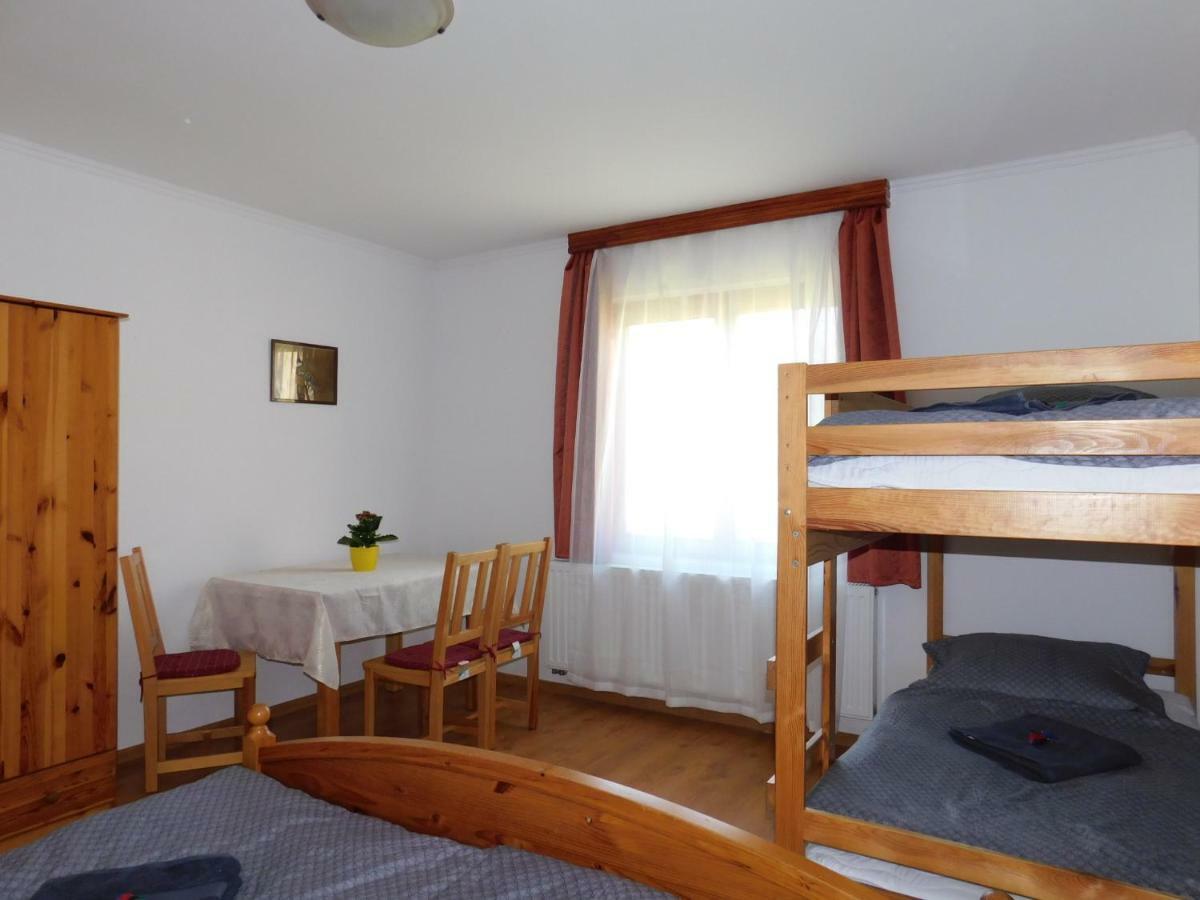 8888 Apartmanhaz Lispeszentadorján Exteriör bild