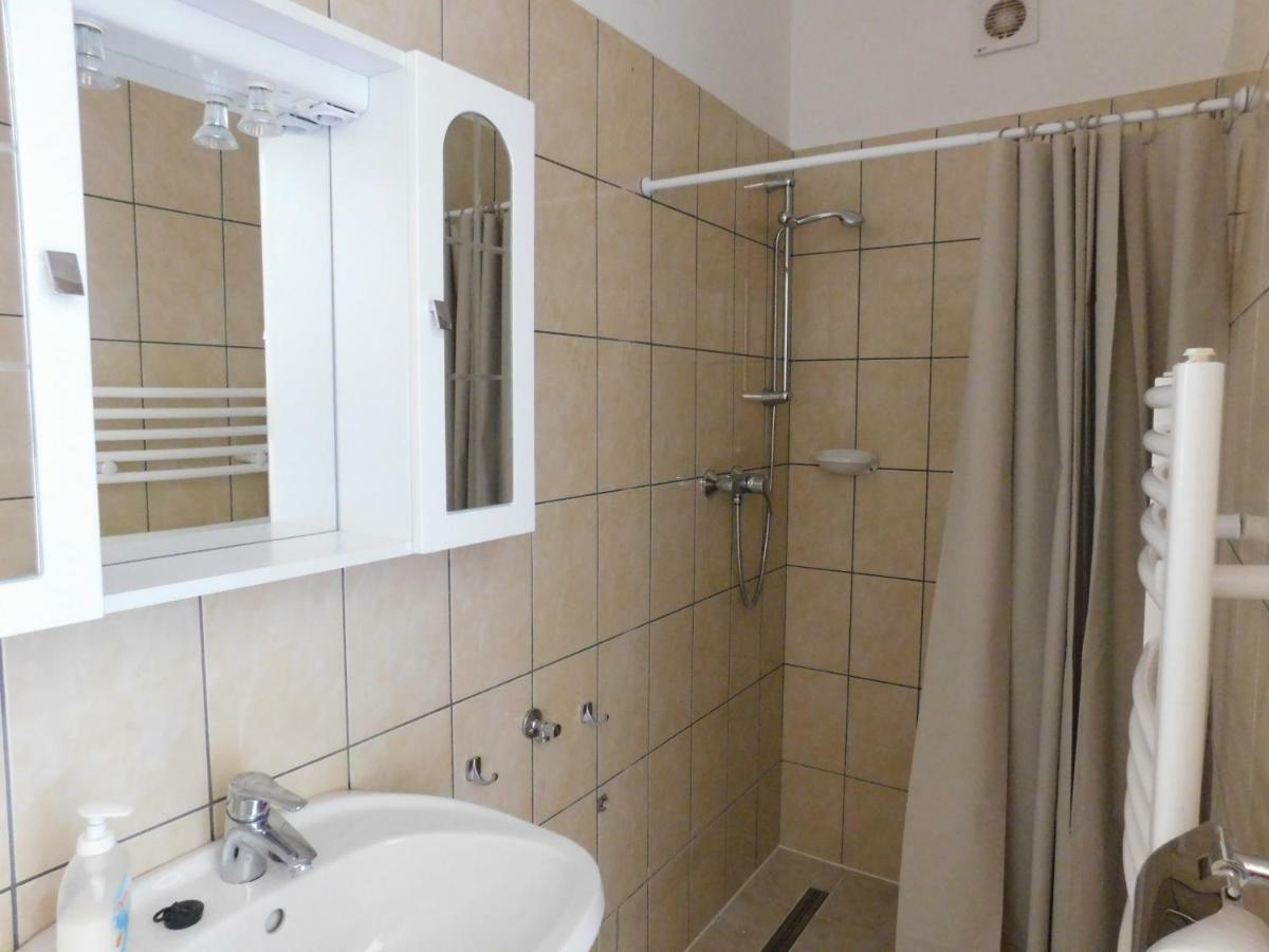 8888 Apartmanhaz Lispeszentadorján Exteriör bild